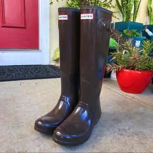 Hunter boots in Tall Glossy Brown